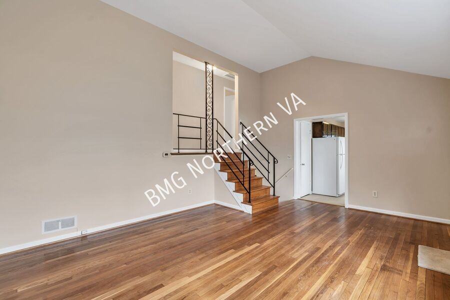 5722 4th St S - Photo 7 of 30