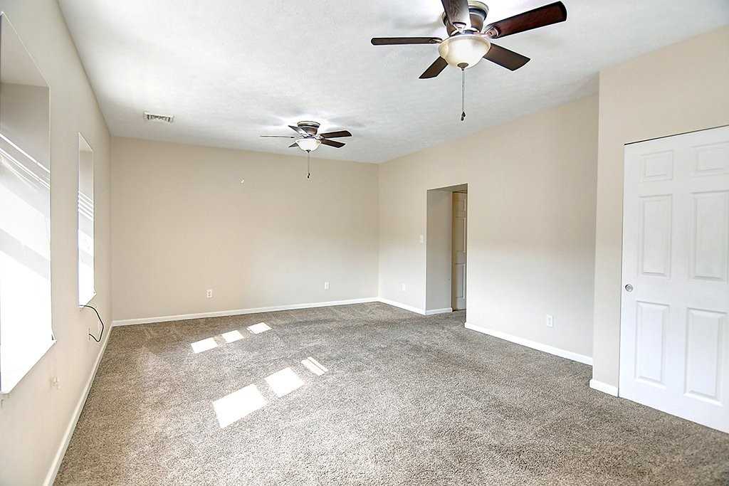 79 S Main St - Photo 3 of 18