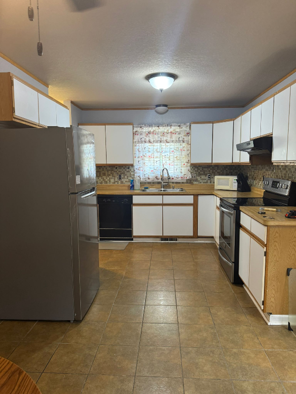 3326 E Adams Ave - Photo 3 of 8