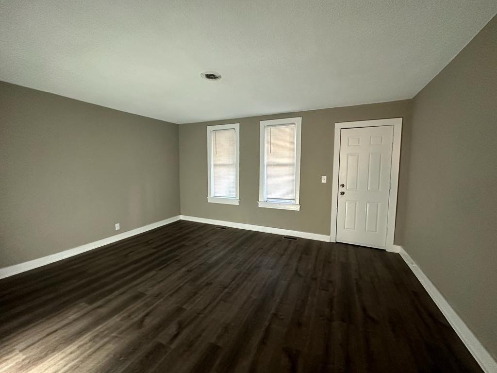 486 Lawson Ave W - Photo 3 of 16