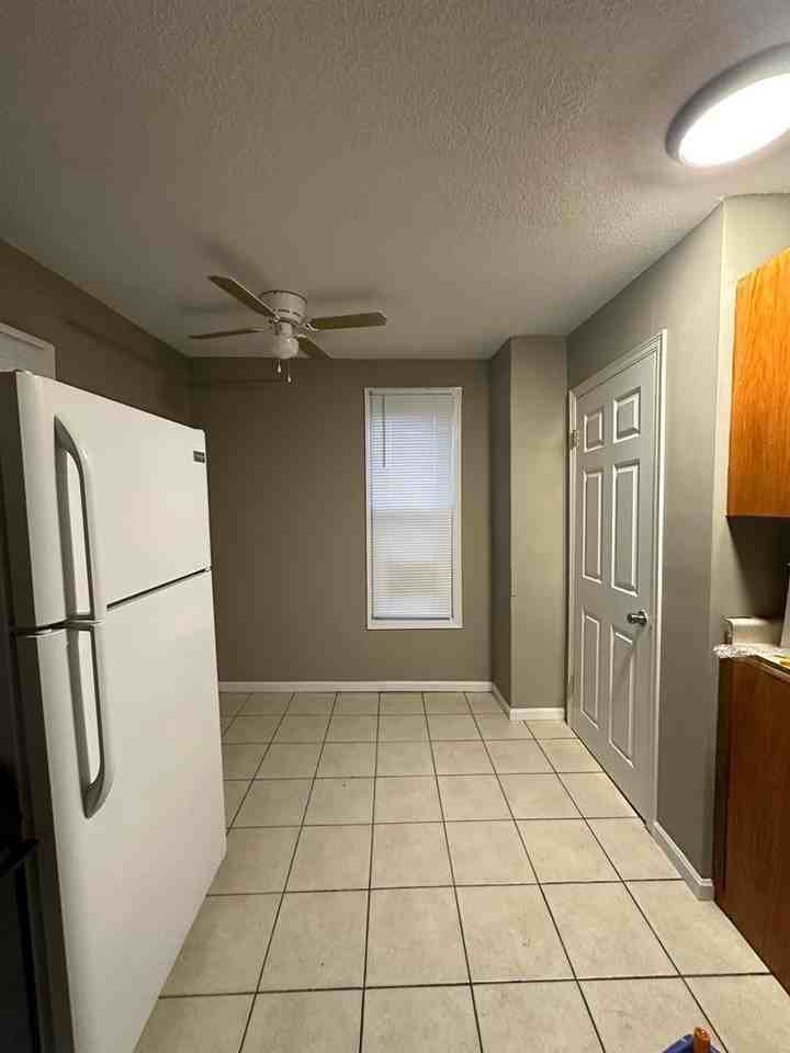 486 Lawson Ave W - Photo 4 of 16