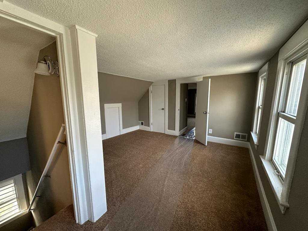 486 Lawson Ave W - Photo 5 of 16