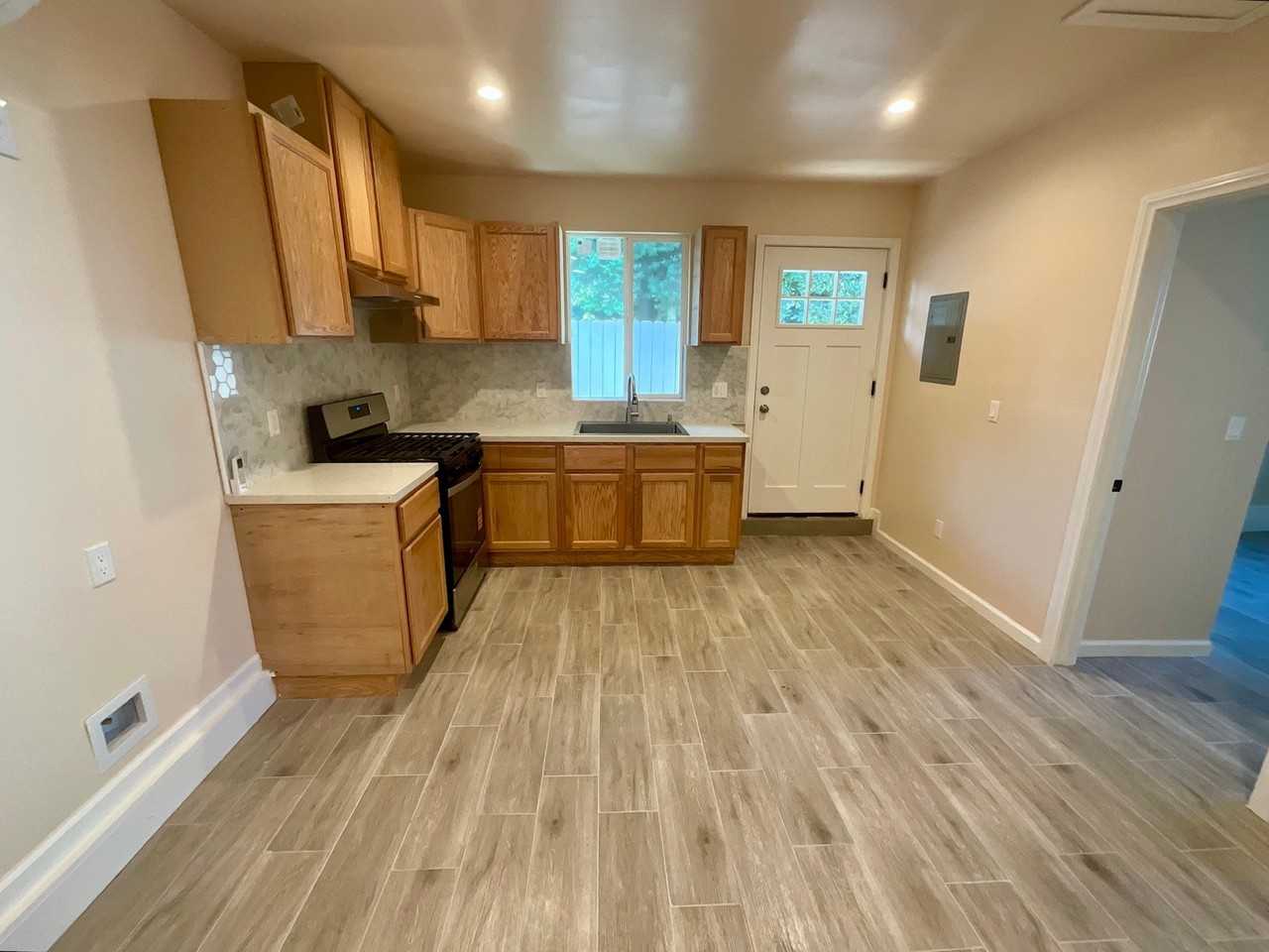 8437 Nevada Ave - Photo 2 of 15