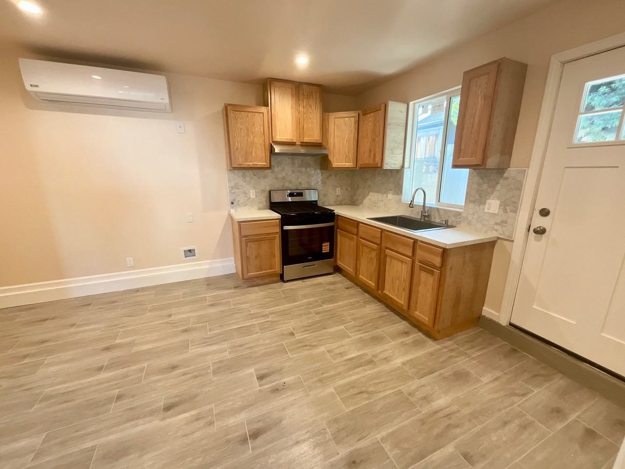 8437 Nevada Ave - Photo 3 of 15