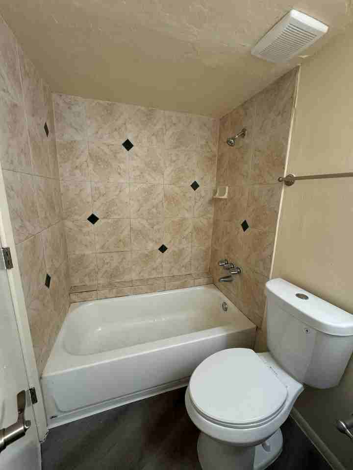1524 W Knox St - Photo 7 of 10