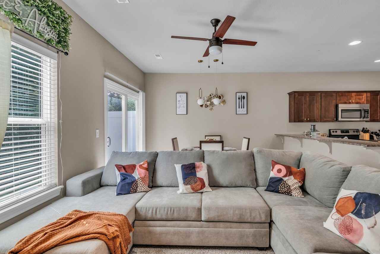 9411 N Adrian Ave - Photo 4 of 16