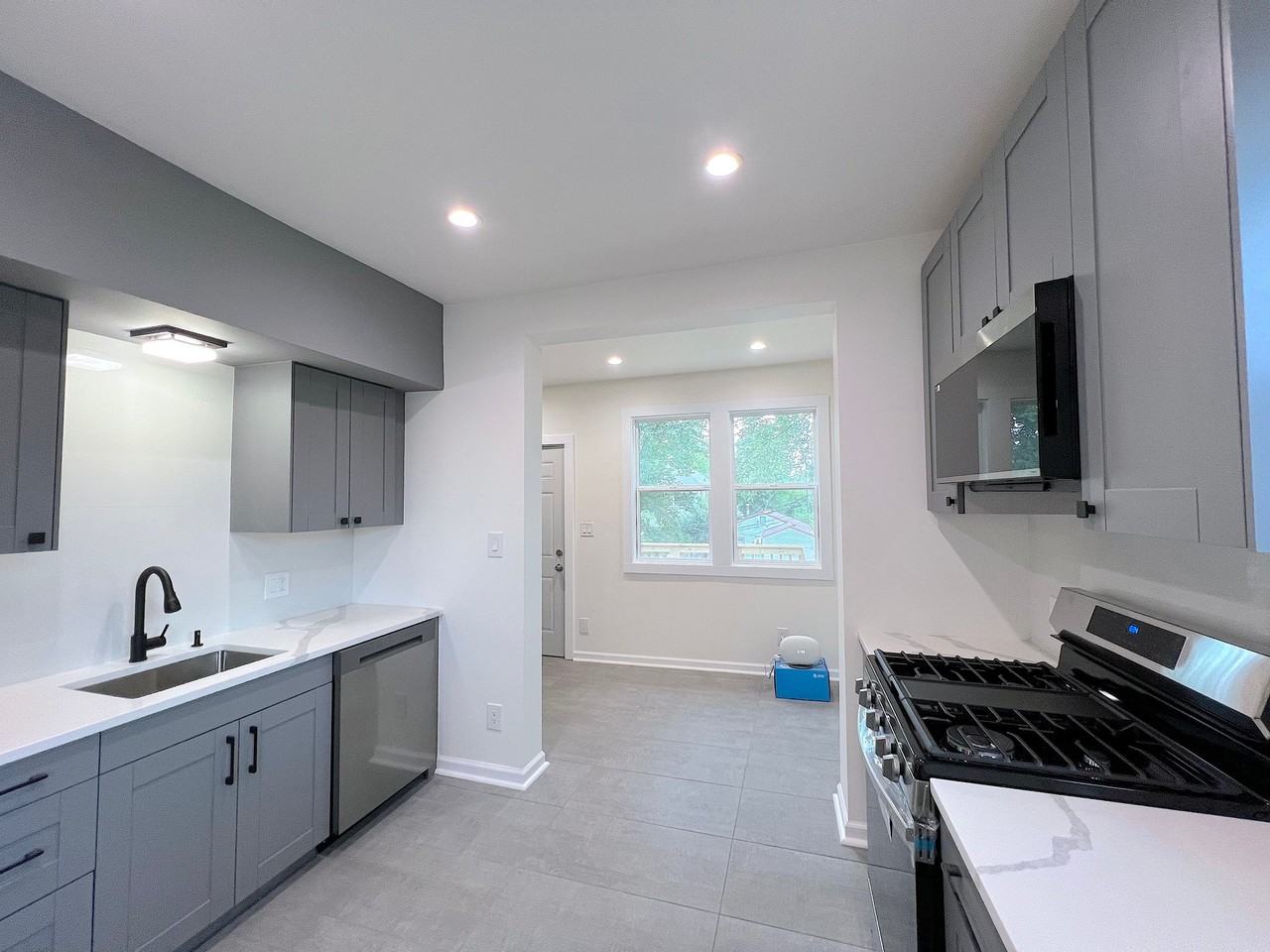 3783 Maxwell St - Photo 4 of 19