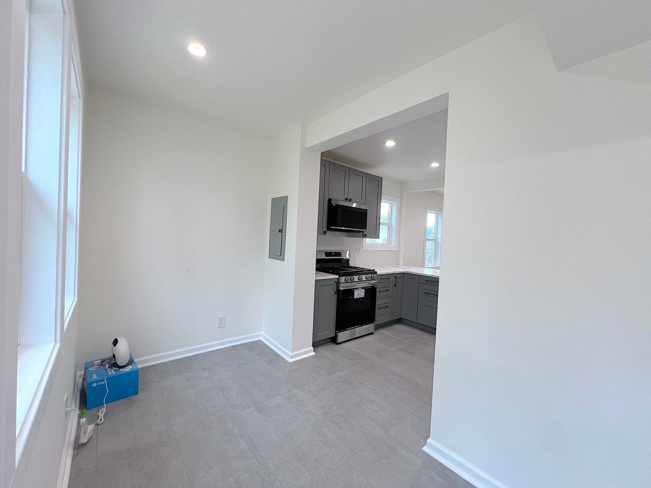3783 Maxwell St - Photo 5 of 19