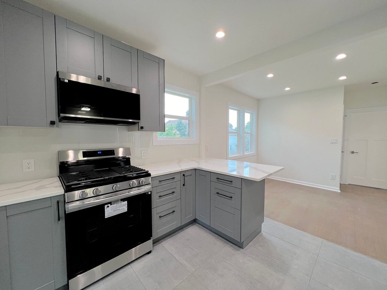 3783 Maxwell St - Photo 7 of 19
