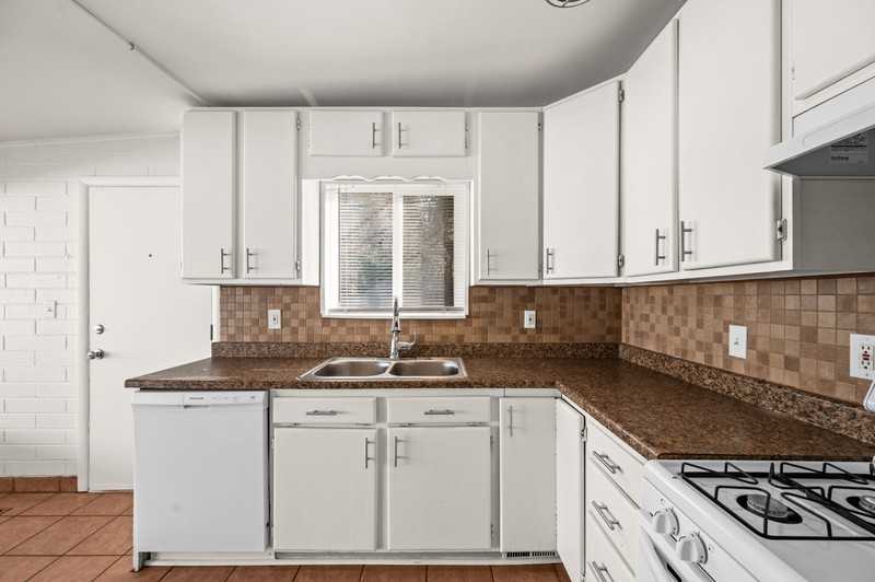 2805 S Adams St #2 - Photo 3 of 16