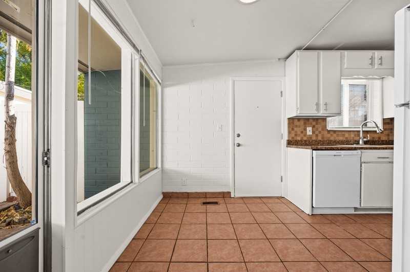 2805 S Adams St #2 - Photo 4 of 16