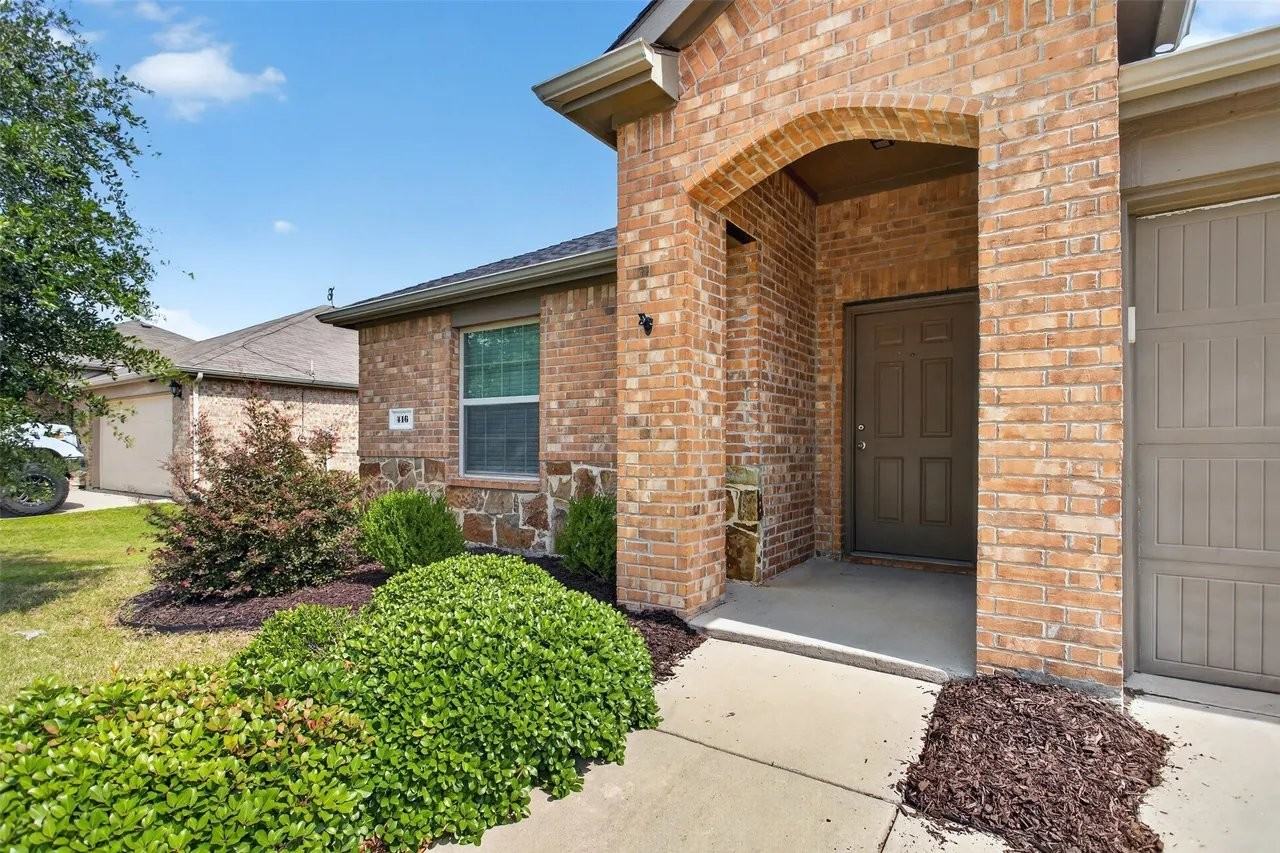 416 Azalea Dr - Photo 2 of 17
