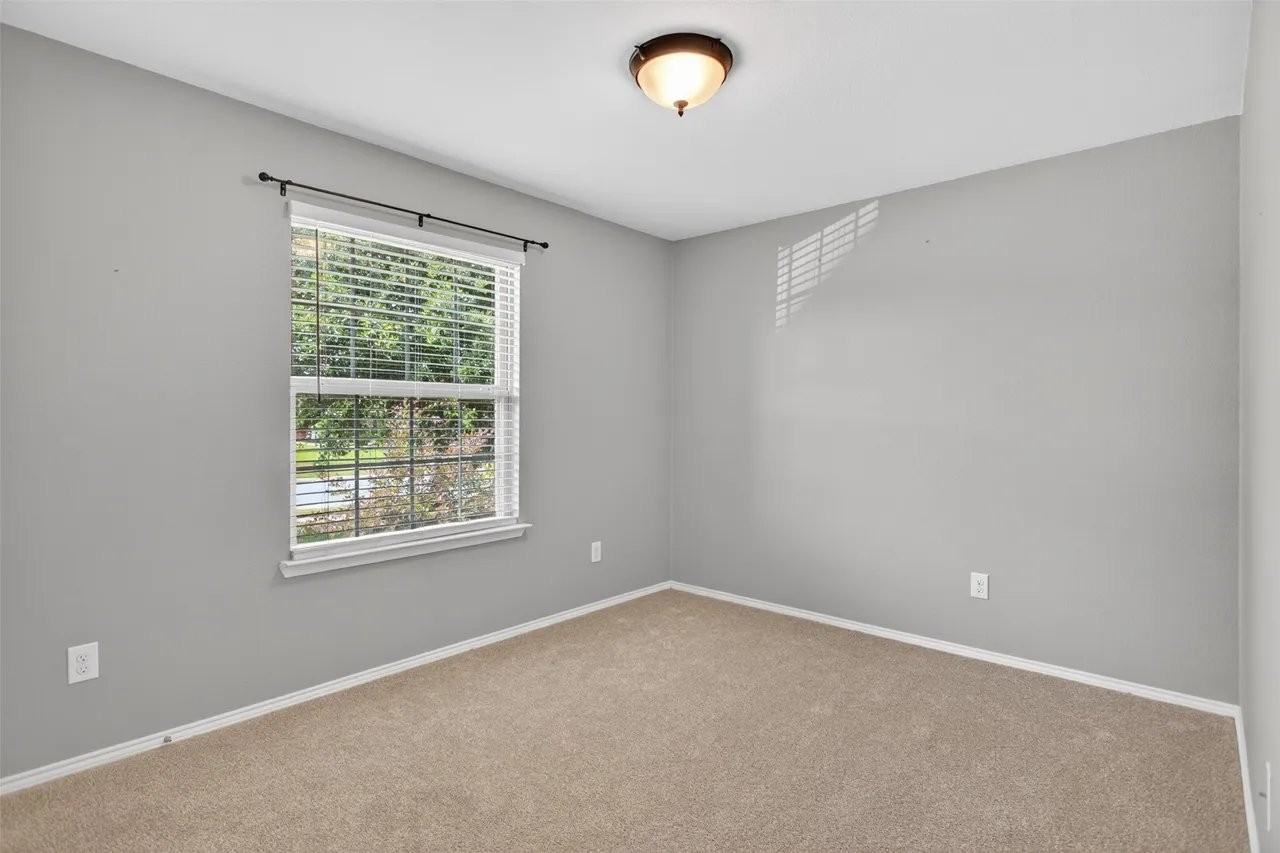 416 Azalea Dr - Photo 7 of 17
