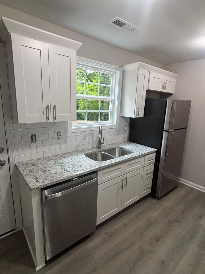 308 Short Ave #A - Photo 7 of 14