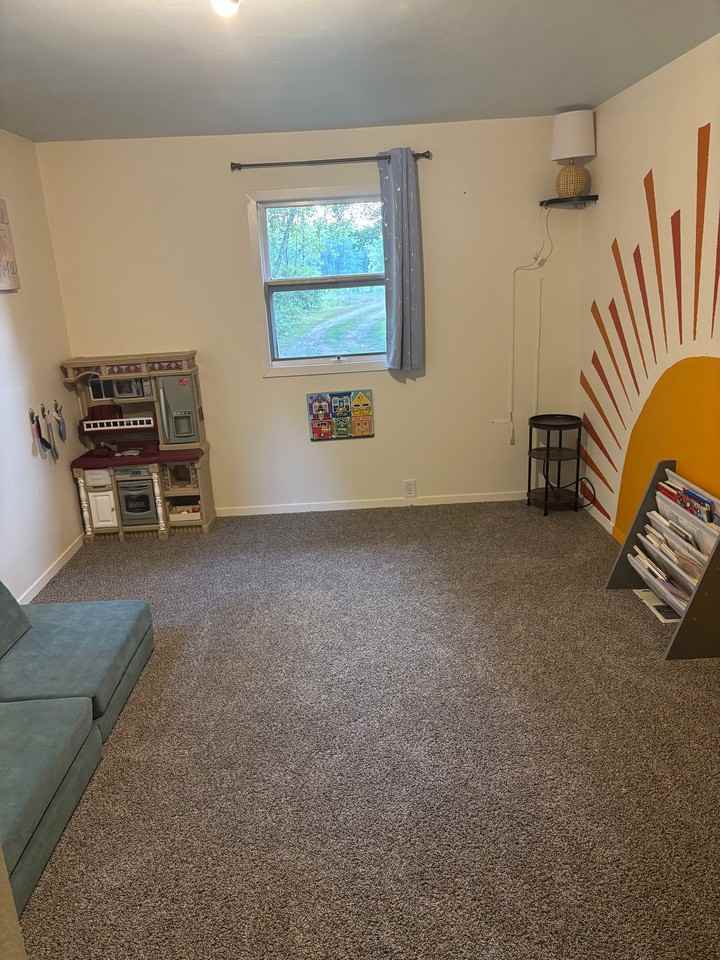1512 Lind Rd - Photo 2 of 10