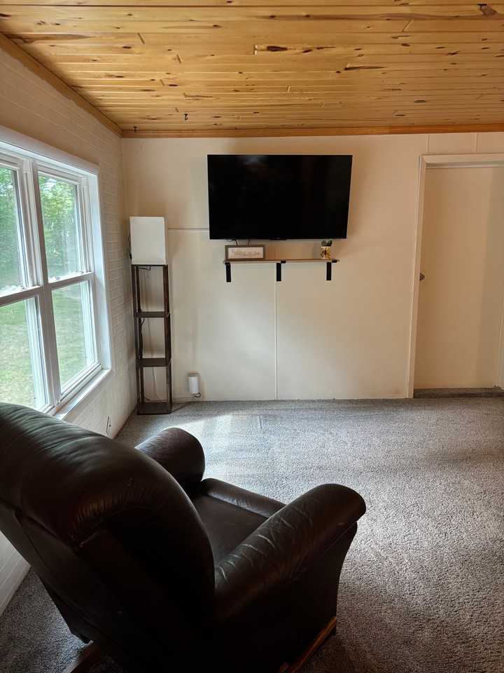 1512 Lind Rd - Photo 4 of 10