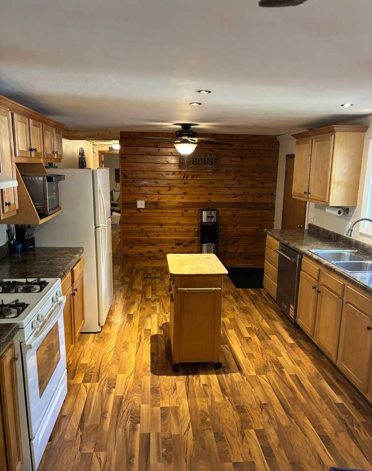 1512 Lind Rd - Photo 6 of 10