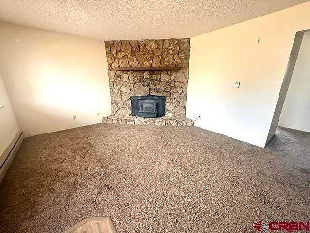 915 Nw Birch Ave #A - Photo 2 of 7