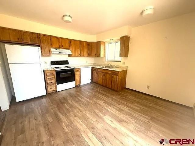 915 Nw Birch Ave #A - Photo 3 of 7