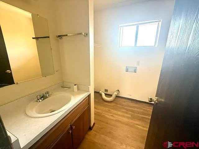 915 Nw Birch Ave #A - Photo 4 of 7