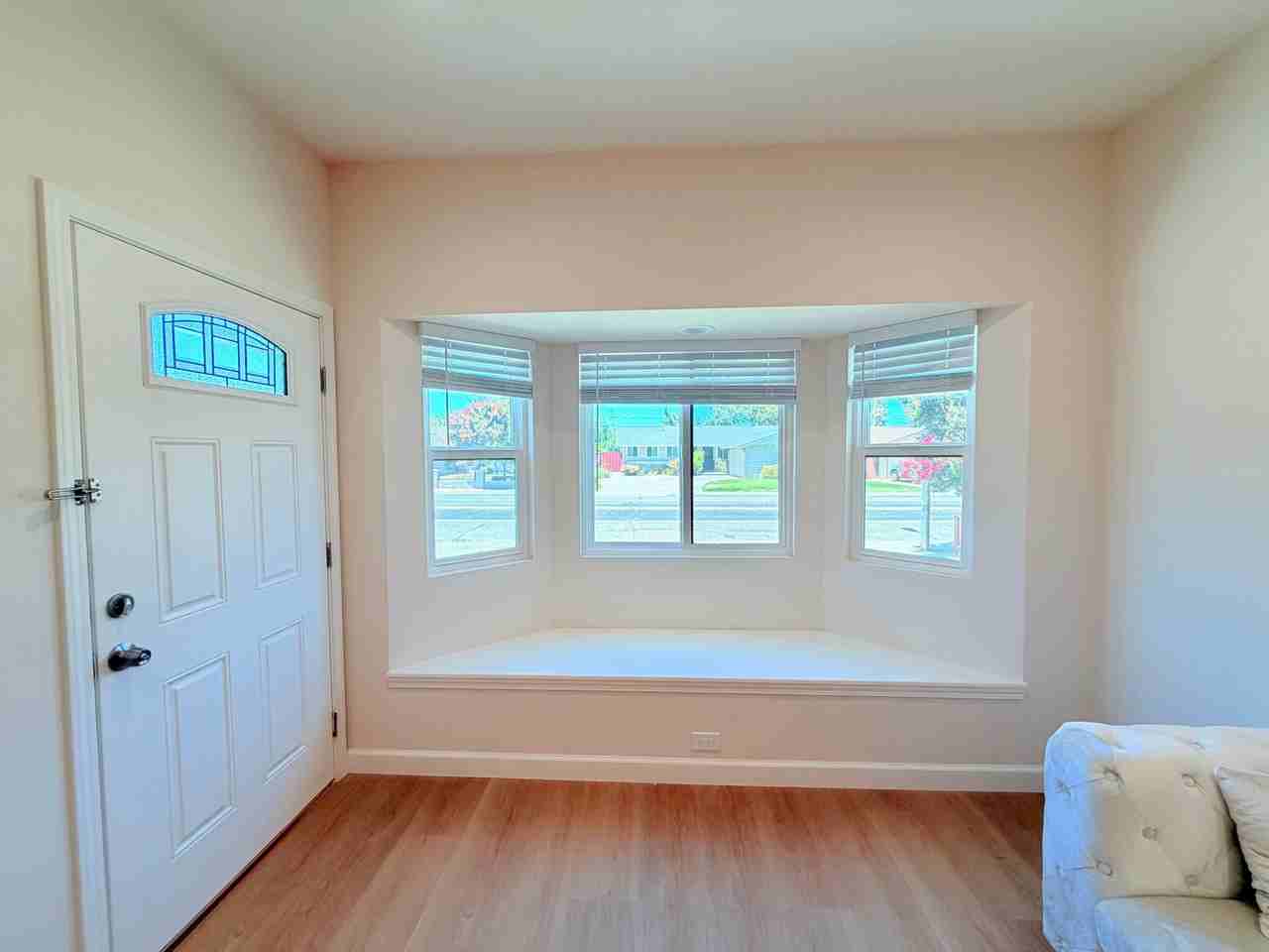 85 Cronin Dr - Photo 2 of 9