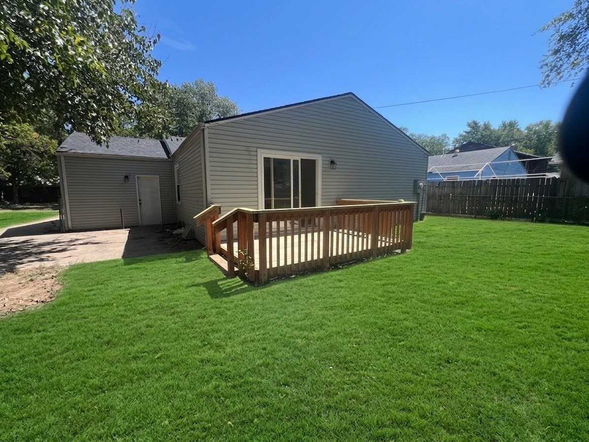 4545 S Oak Ave - Photo 2 of 15