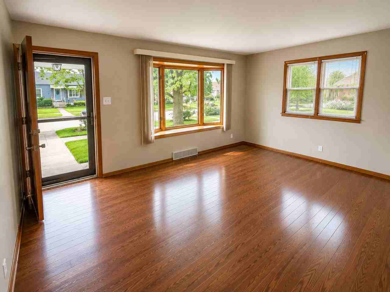 3818 Towle Ave - Photo 2 of 9