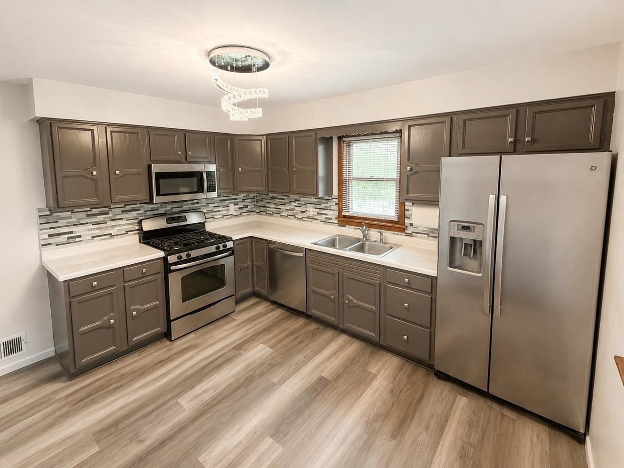 3818 Towle Ave - Photo 3 of 9