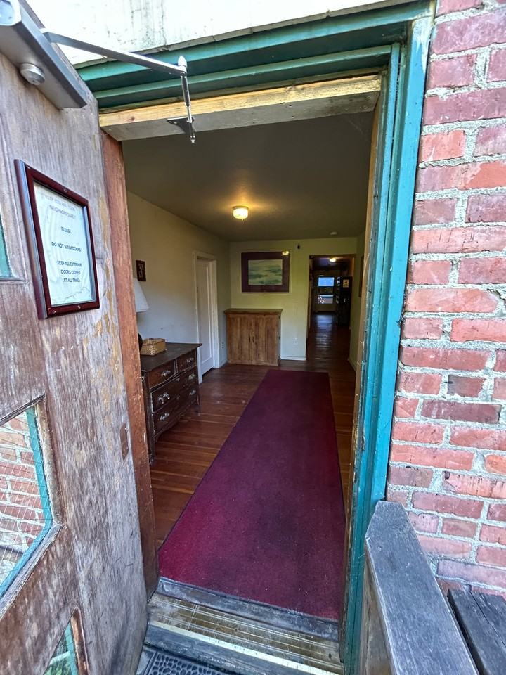 834 Bay St #9 - Photo 6 of 20