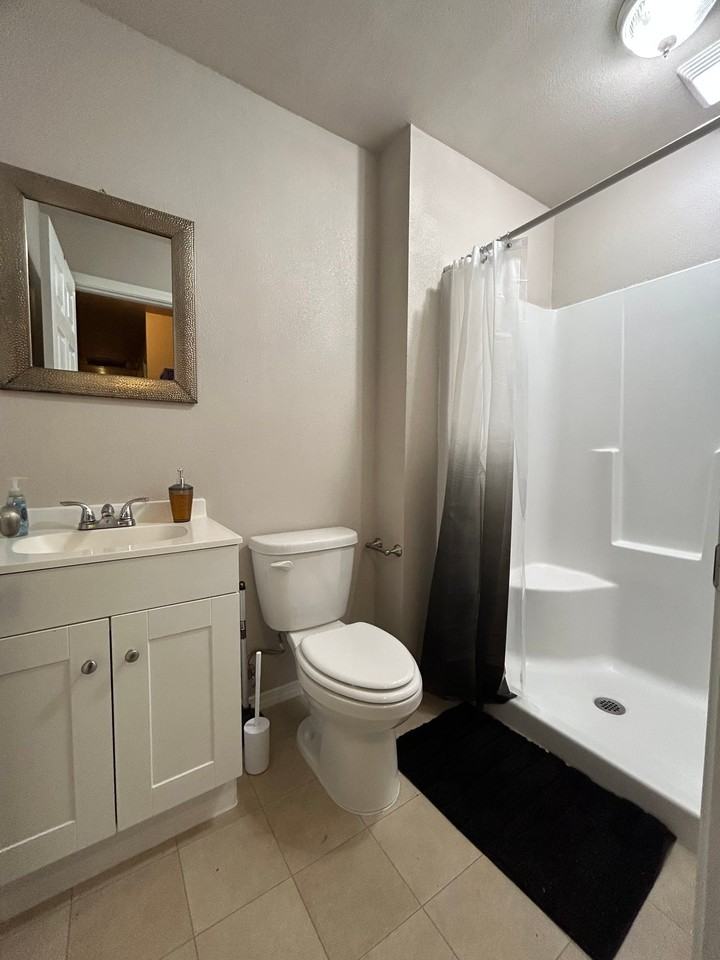 834 Bay St #9 - Photo 7 of 20