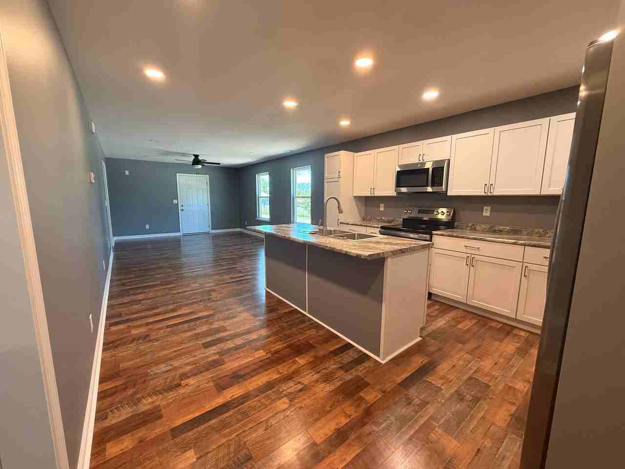 140 C St - Photo 3 of 15