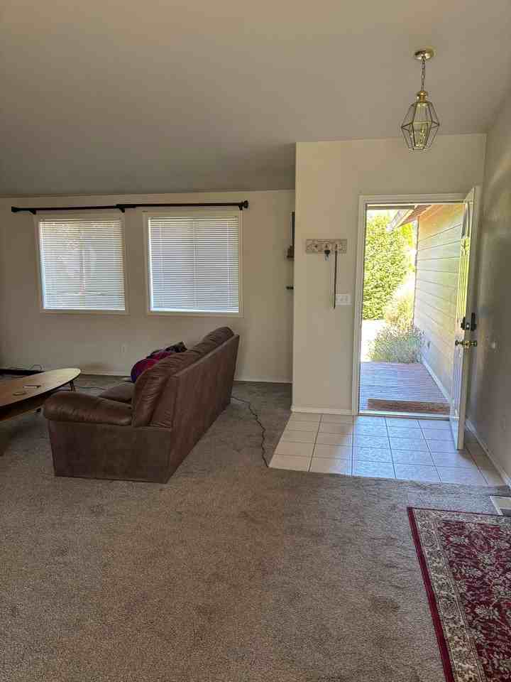 4309 Montclair Dr Se - Photo 6 of 12