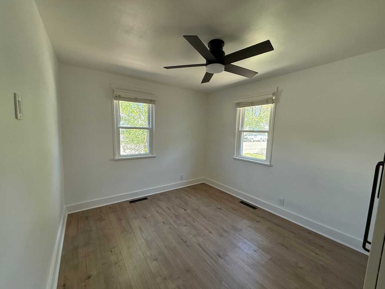 498 W 2nd St - Photo 5 of 20