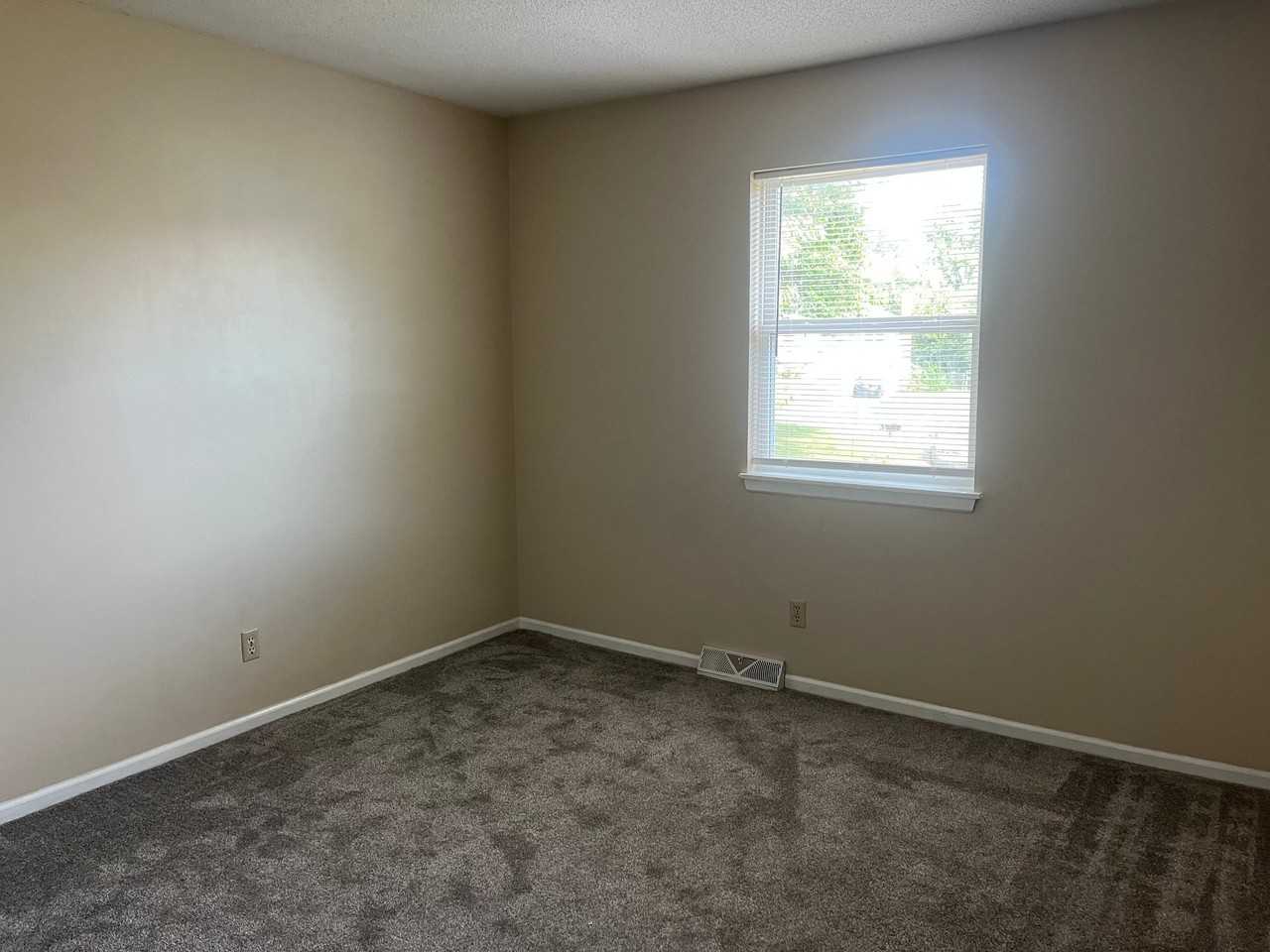8925 Caenen Lake Rd - Photo 6 of 9