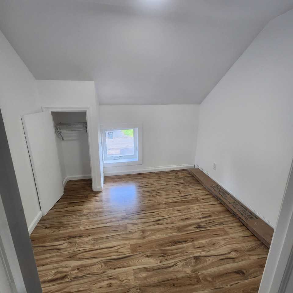 40 Ferry St - Photo 7 of 12