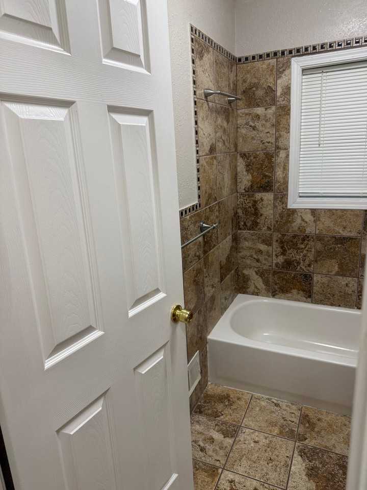 2912 E 69th St - Photo 5 of 12