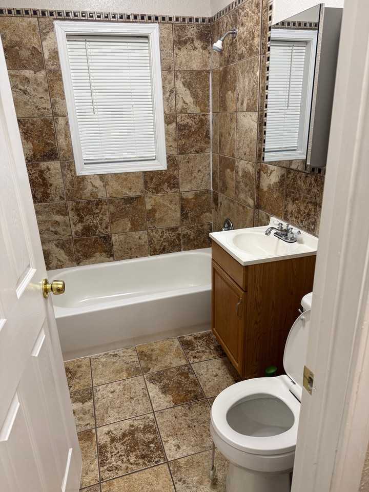 2912 E 69th St - Photo 6 of 12