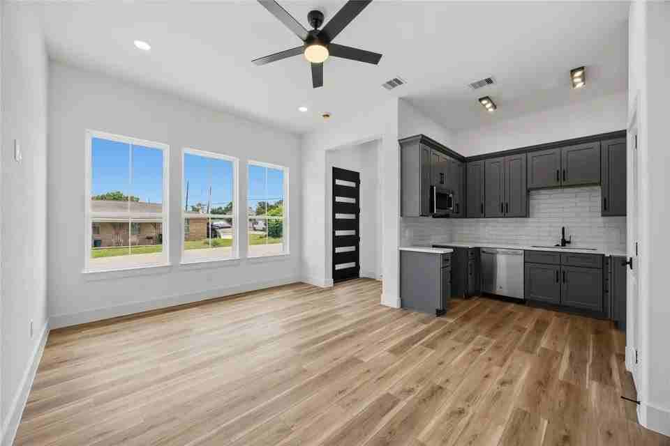 7900 Bowen St #A - Photo 5 of 19