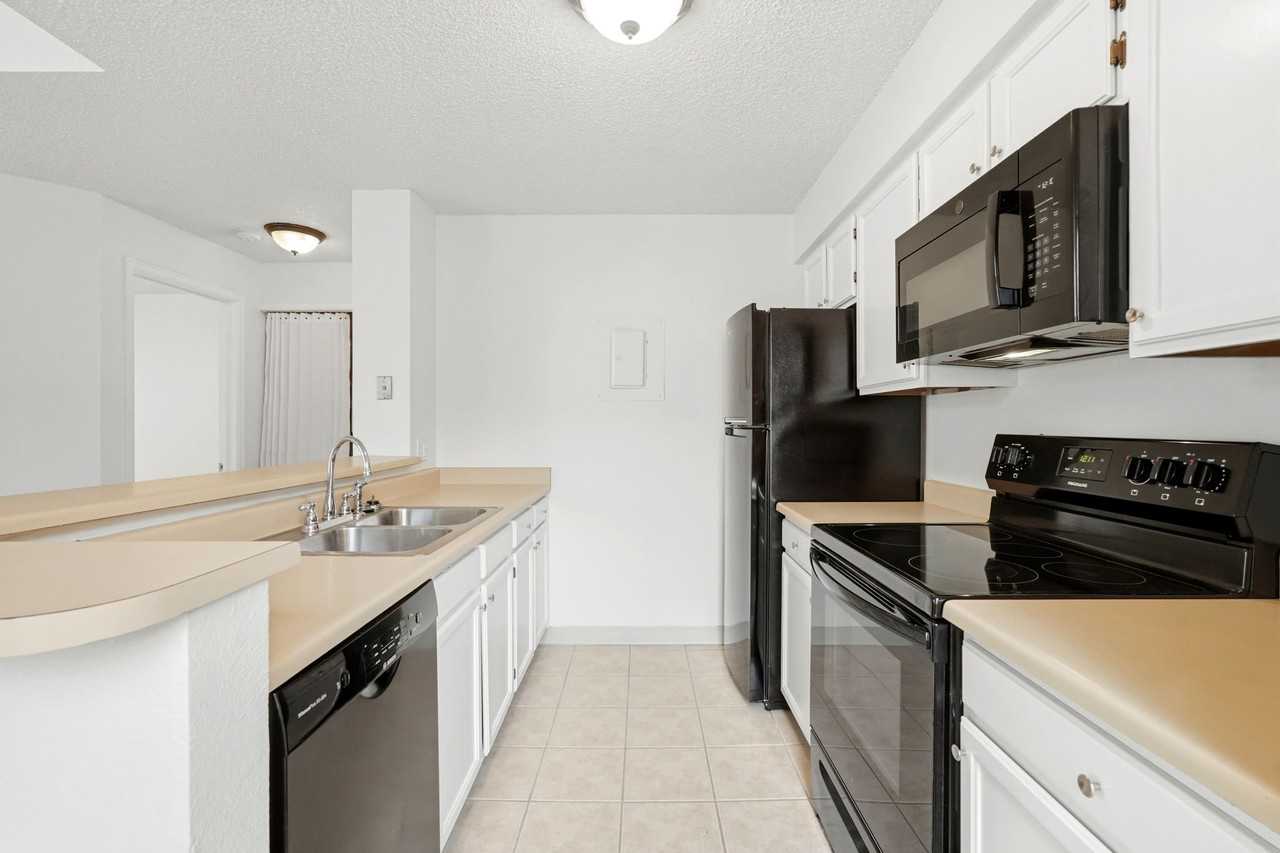 13864 E Lehigh Ave #B - Photo 7 of 19