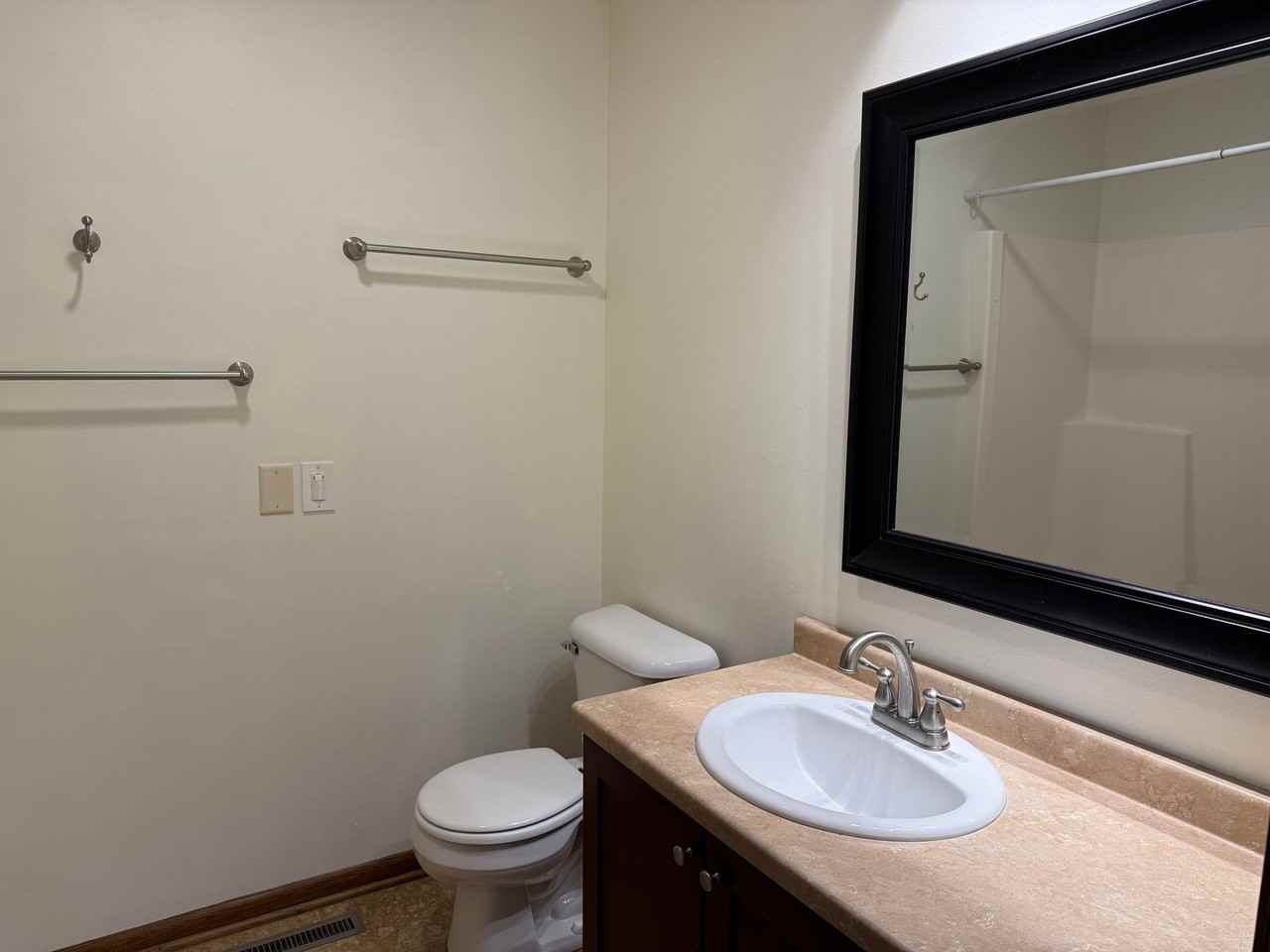 3628 Hester St - Photo 5 of 11