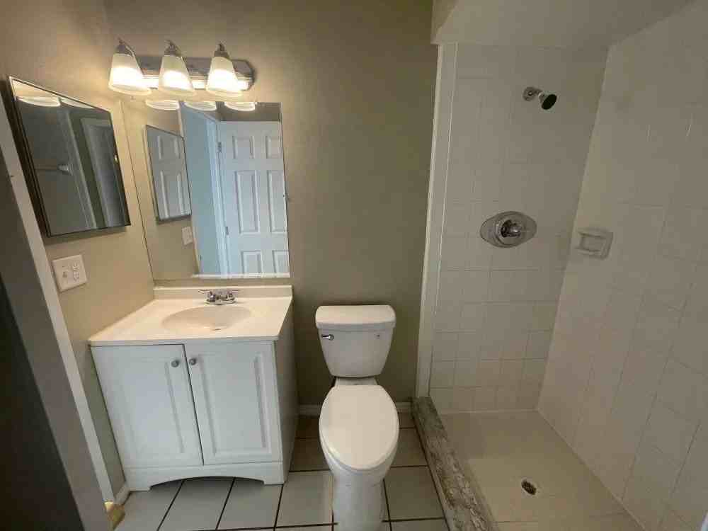 1802 Se 13th St - Photo 2 of 12
