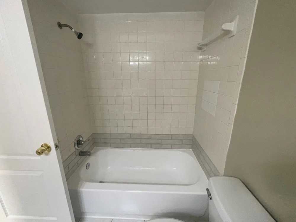 1802 Se 13th St - Photo 4 of 12