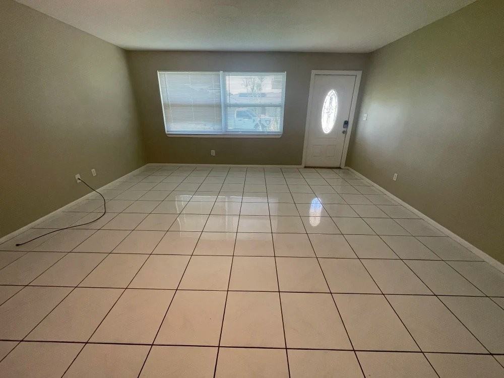 1802 Se 13th St - Photo 5 of 12