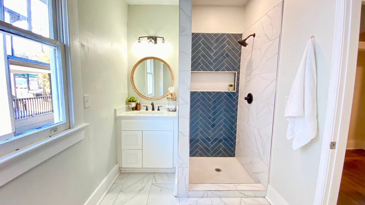 656 Cascade Ave Sw #656 - Photo 6 of 8