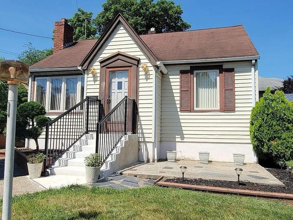 19 Hill St - Photo 2 of 24