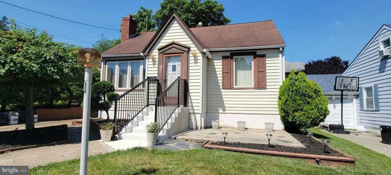 19 Hill St - Photo 3 of 24