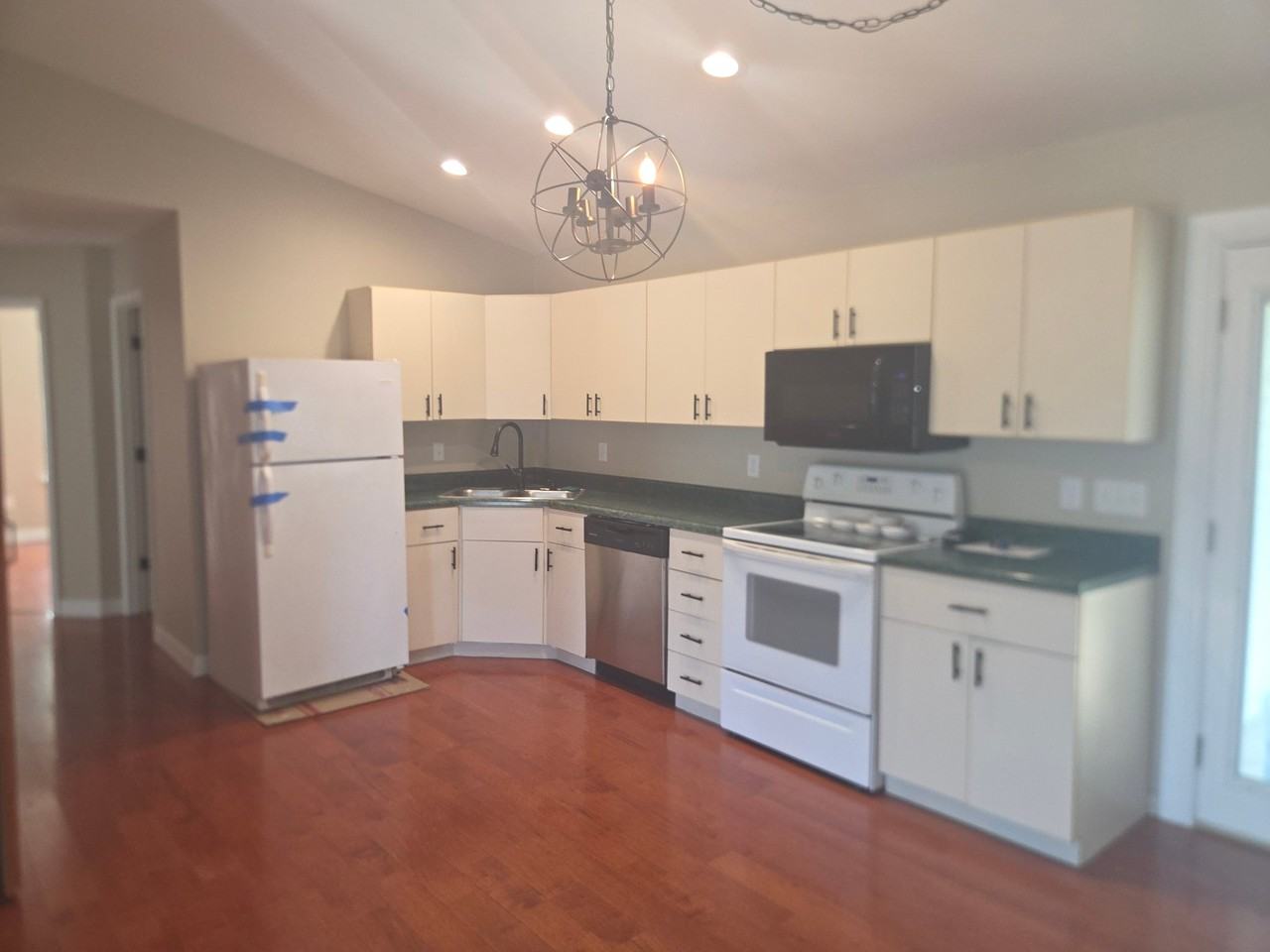 404 Forest Ave - Photo 5 of 11