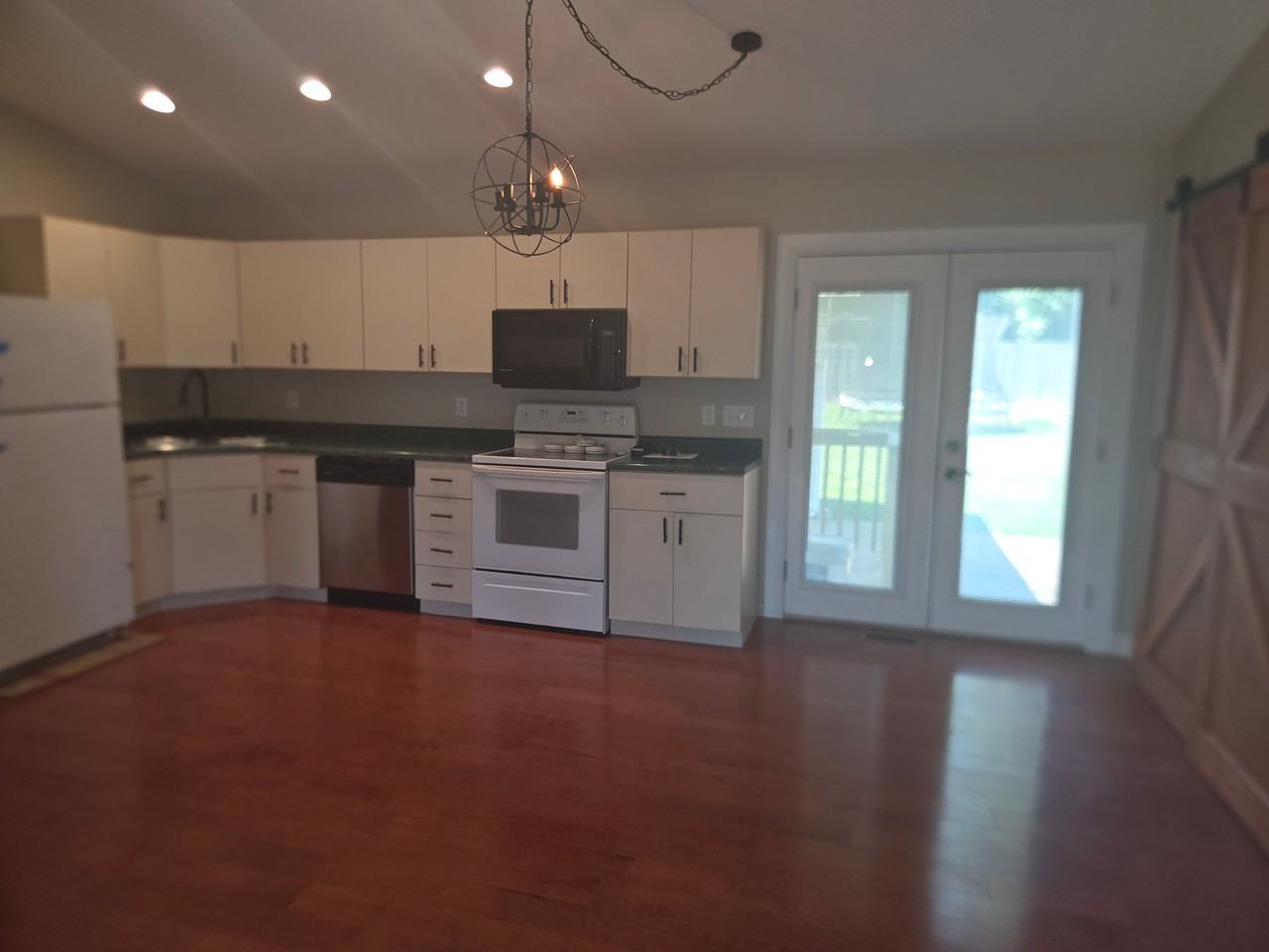 404 Forest Ave - Photo 6 of 11