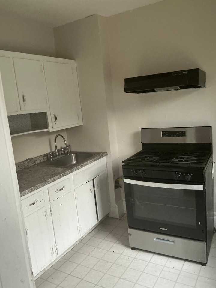 40 Carpenter Ave #2 - Photo 2 of 10
