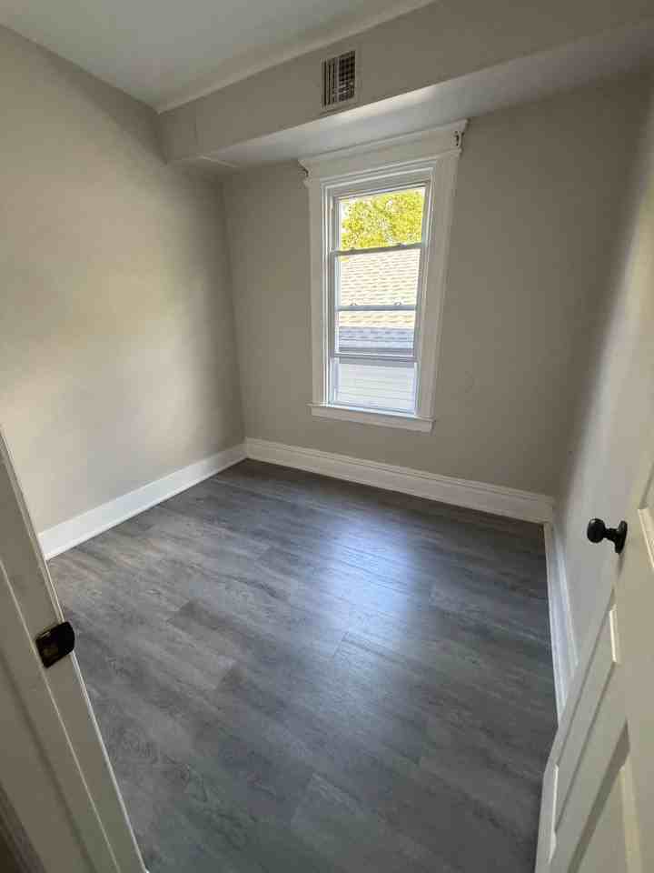 136 Shepard Ave #5 - Photo 4 of 6